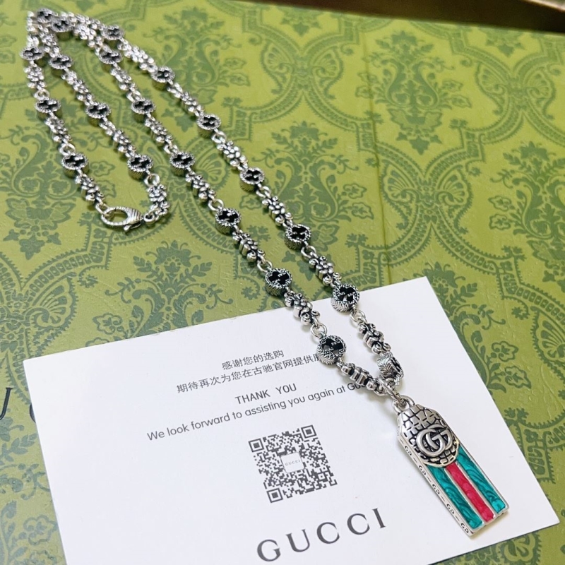G*u*i necklaces